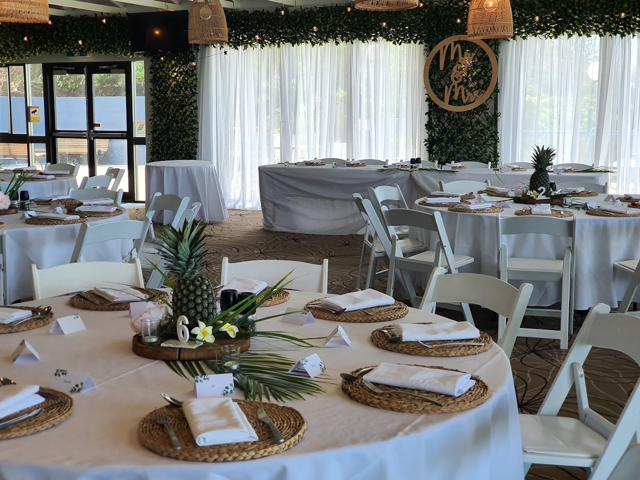 BBackdrop 5 Forest Greenery Door Framing + White Satin, Malibu chairs, Pineapple table decoration, MR & MRS Sign